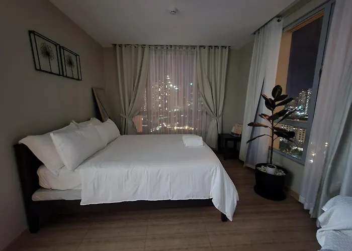 Holiday home Panoramic Skyline Views Cozy Vibes Near It