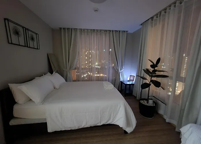 Holiday home Panoramic Skyline Views Cozy Vibes Near It *