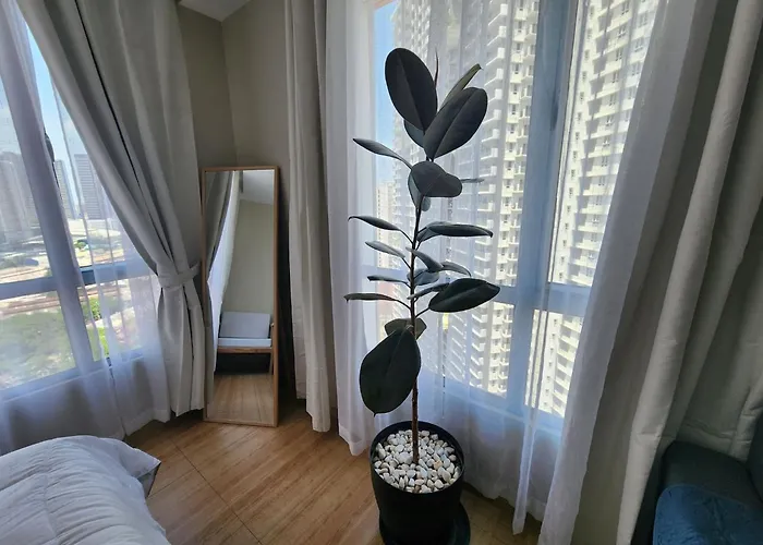 Panoramic Skyline Views Cozy Vibes Near It