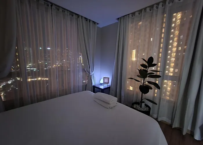 Holiday home Panoramic Skyline Views Cozy Vibes Near It