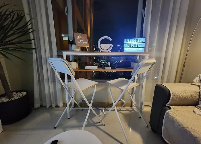 Holiday home Panoramic Skyline Views Cozy Vibes Near It *