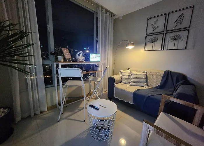 Panoramic Skyline Views Cozy Vibes Near It Manila