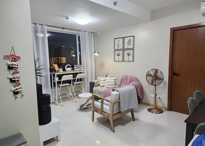 Panoramic Skyline Views Cozy Vibes Near It Holiday home Manila