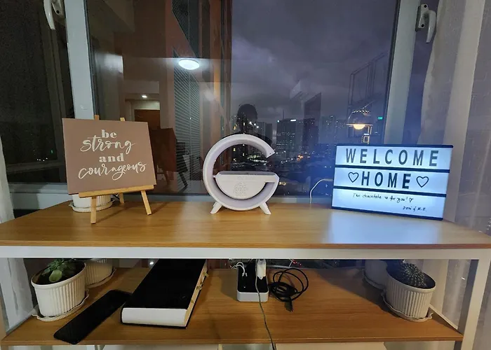 Panoramic Skyline Views Cozy Vibes Near It