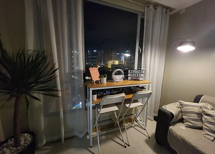 Panoramic Skyline Views Cozy Vibes Near It Holiday home *