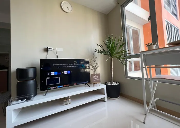 Panoramic Skyline Views Cozy Vibes Near It